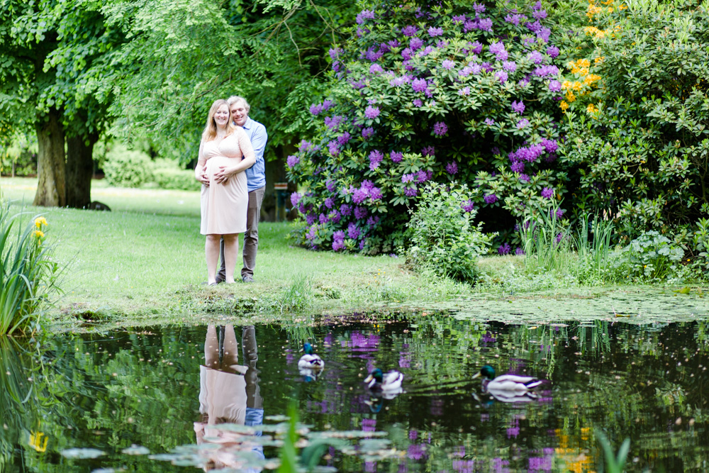 Babybauchshooting am Schloss Reinbek